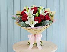 Букет цветов из:  Лилии и Розы в Первомайском Республика Крым