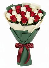 Букет Микс из красных и белых роз в Первомайском Республика Крым