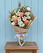 Букет цветов из:  Альстромерии, Лизиантусы, Розы и Хризантемы в Первомайском Республика Крым