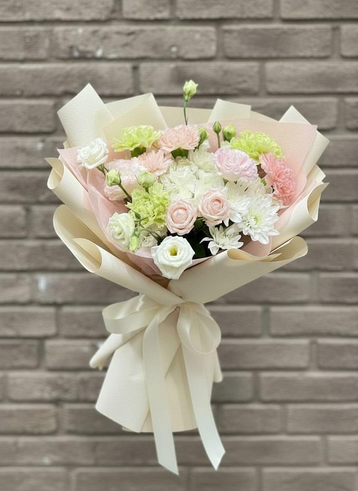 Букет цветов из: Гвоздики, Розы, Лизиантусы и Хризантемы в Первомайском Республика Крым