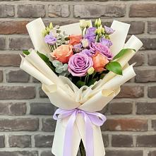 Букет цветов из:  Лизиантусы и Розы в Первомайском Республика Крым