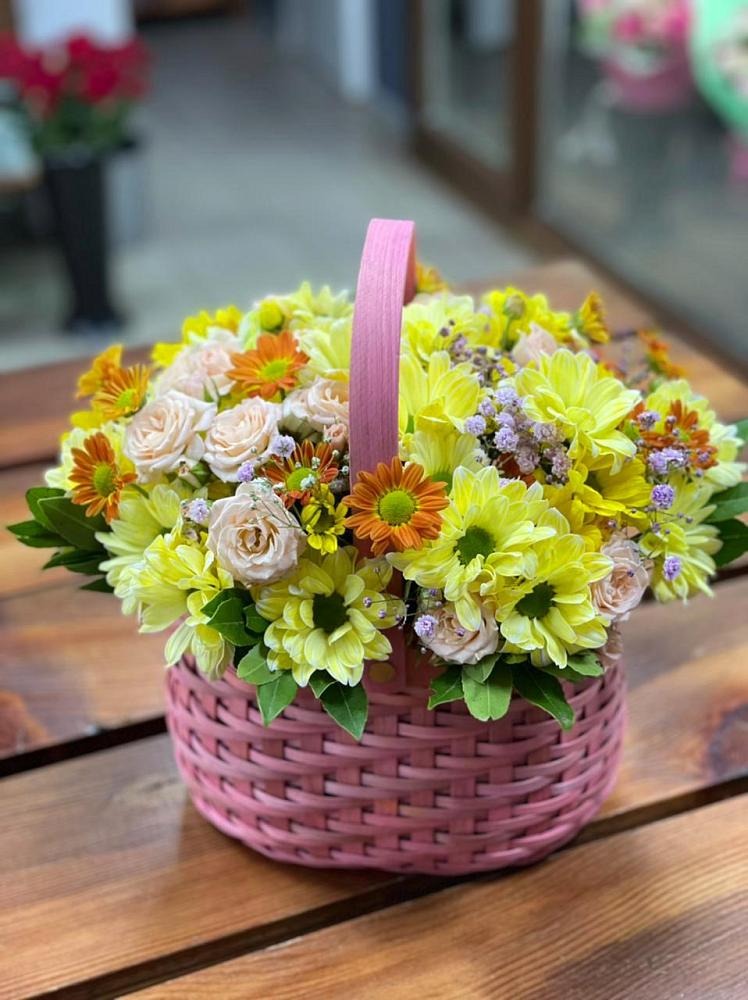 Цветочная композиция из Хризантемы и Розы в корзине в Первомайском Республика Крым