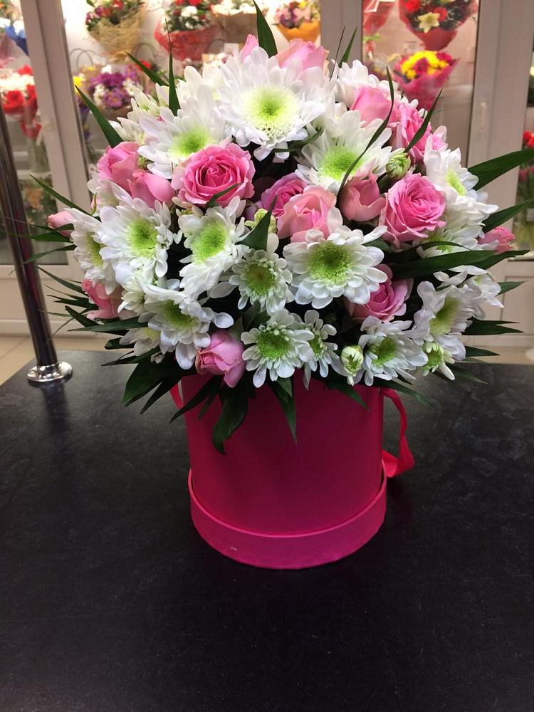 Цветочная композиция из Розы и Хризантемы в шляпной коробке в Первомайском Республика Крым