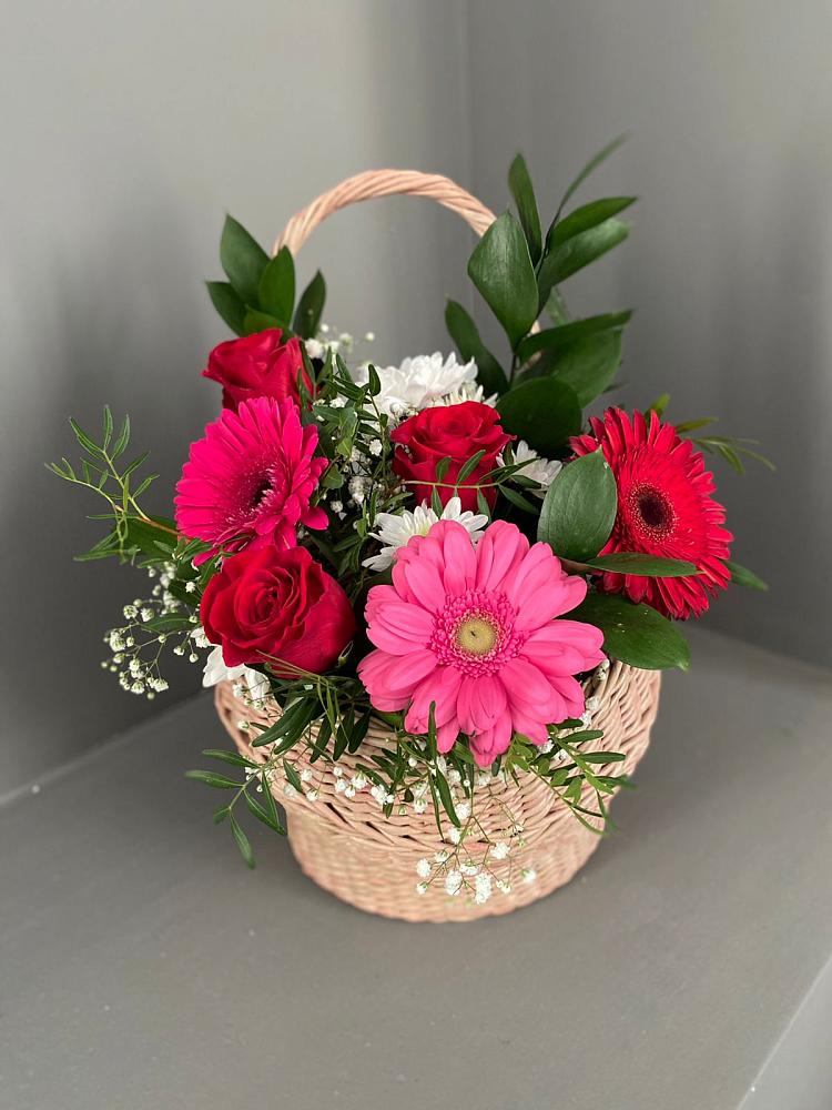 Цветочная композиция из Розы, Хризантемы и Герберы в корзине в Первомайском Республика Крым