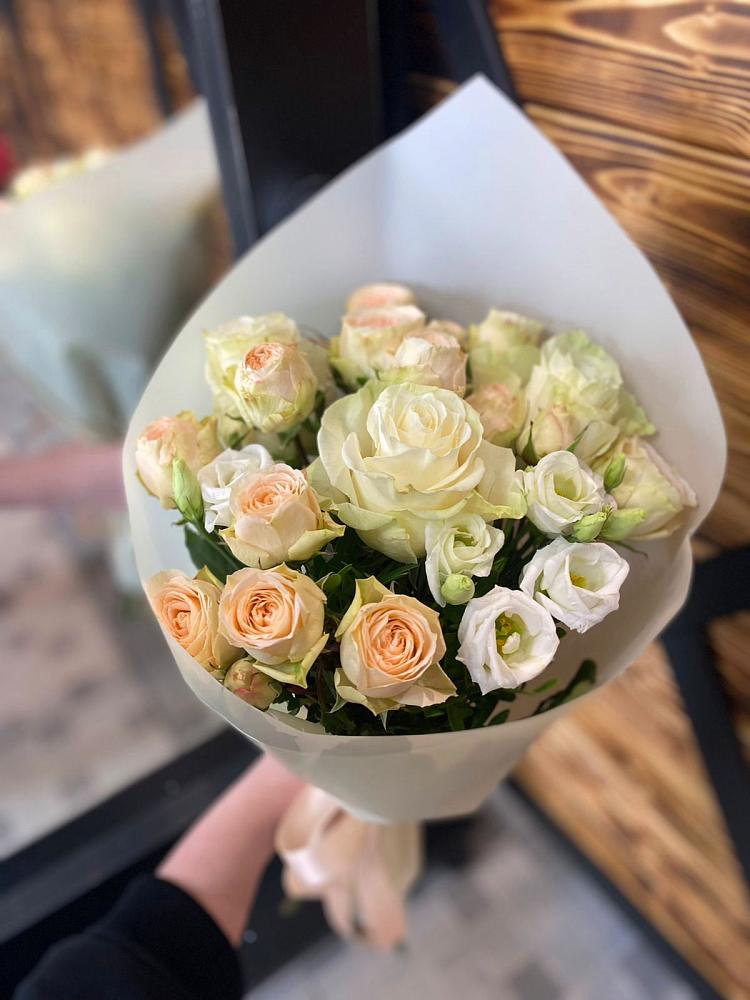 Букет цветов из: Розы и Лизиантусы в Первомайском Республика Крым