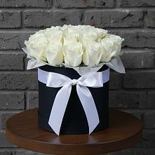 Цветочная композиция из Розы в шляпной коробке в Первомайском Республика Крым